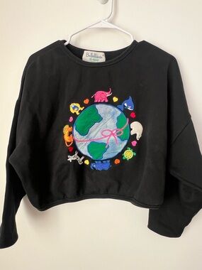 Rare Bellepointe Cropped Sweatshirt – Embroidered Animals Around the World